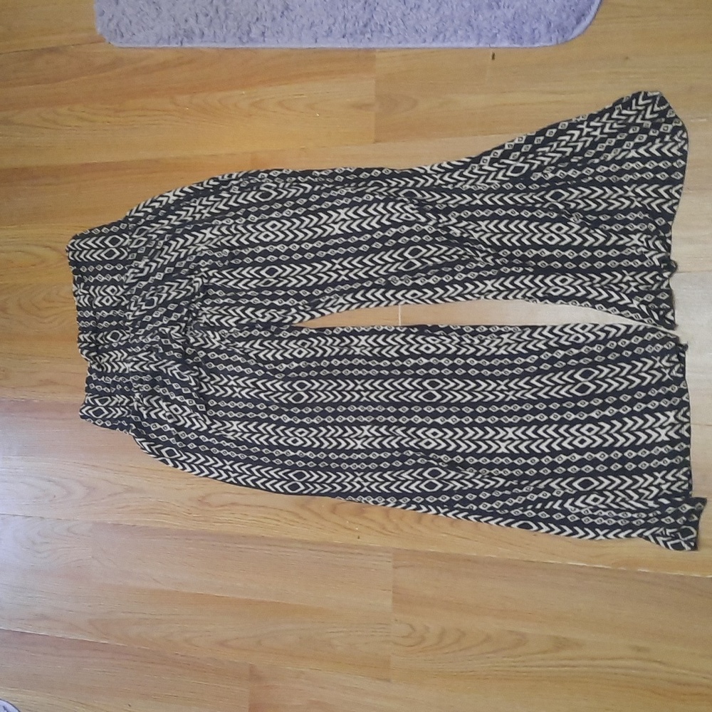 Comfy stretchy pants size large by American rag very cool design